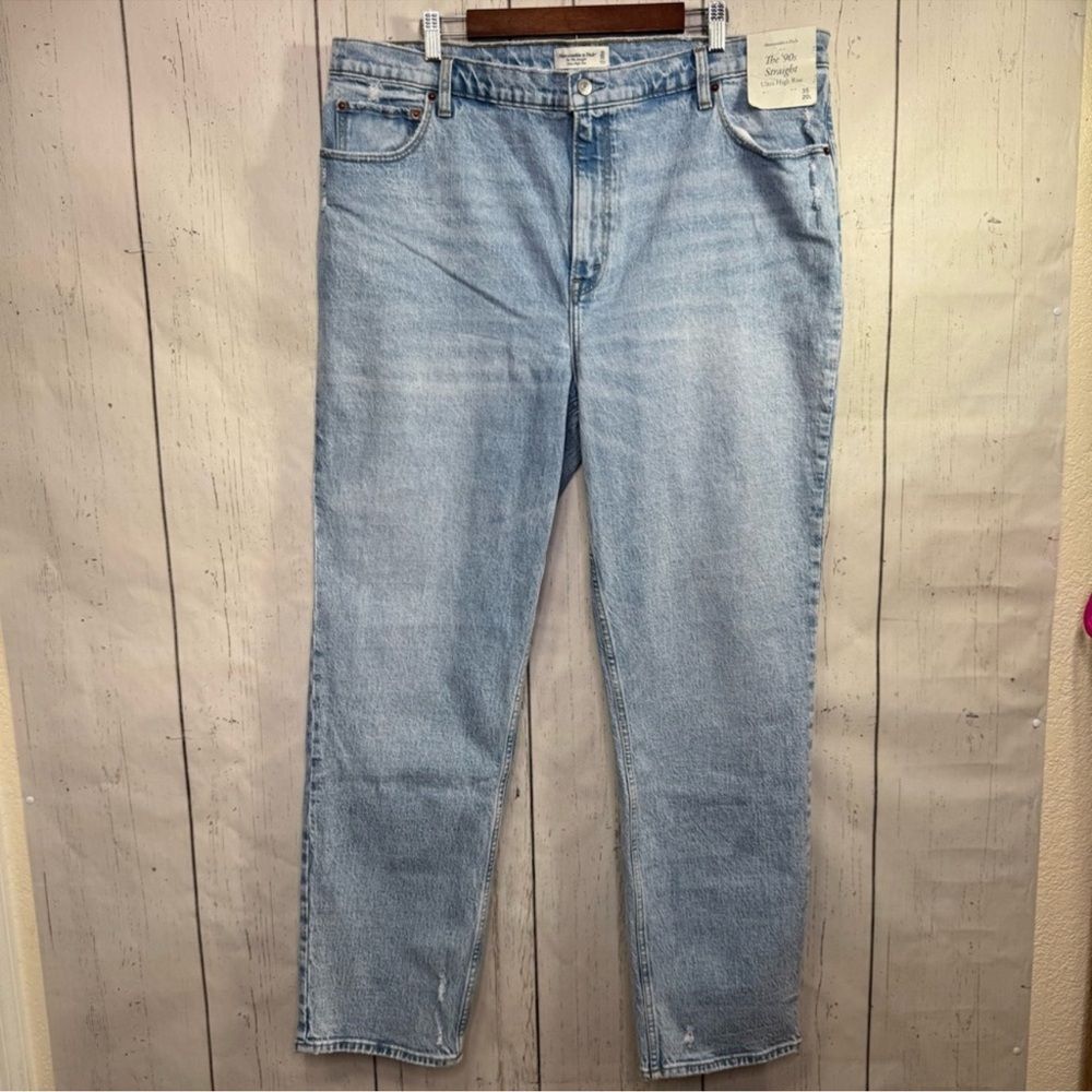 Abercrombieโ& Fitch The 90s Straight Ultra High Rise Jeans Size 20L Light Wash